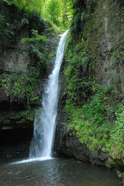 آبشار غار آویشو