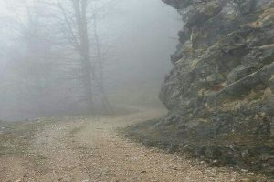 مسیر زیبای غار آویشو