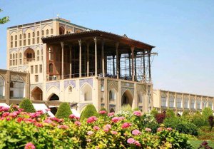  عمارت عالی قاپو از جاذبه های گردشگری اصفهان