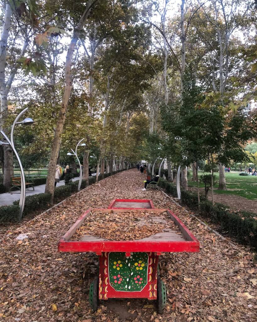 پارک لاله تهران کجاست؟ -